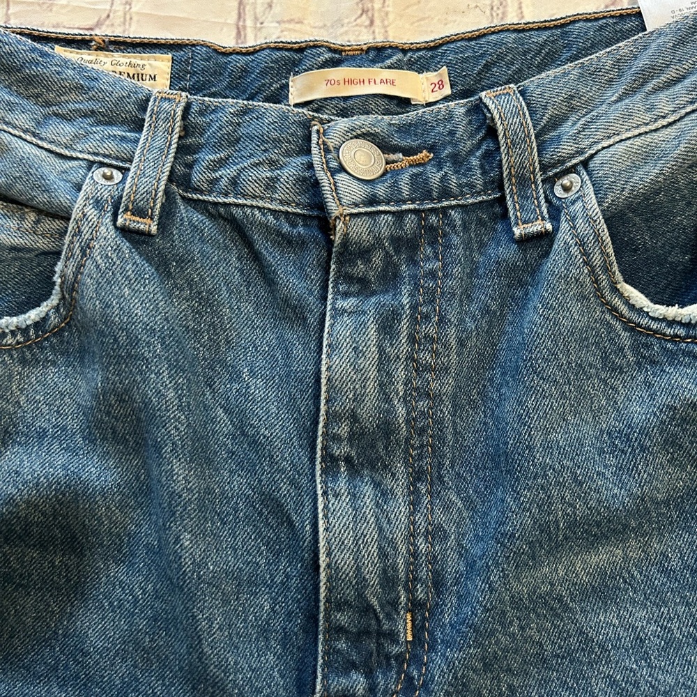 Levi’s Jeans Women’s 70’s High Flare Size 28 Medium Wash Retro Lightweight - Picture 3 of 8